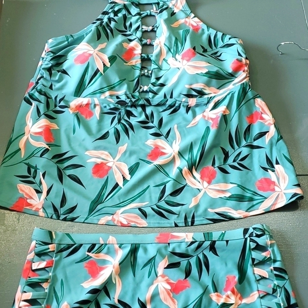 TERRA & SKY, 2 peice bathing suit. Size 16W-18W, 1X.. beautiful shade of blue.